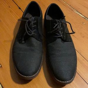 Men’s Dress shoes and pocket tie